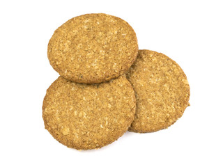 Galletas integrales de avena sobre fondo blanco