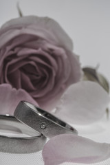 wedding rings with a rose