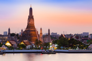 Fototapeta premium Arun Temple river front, Thailand Landmark, the most famous tourist destination in Bangkok Thailand