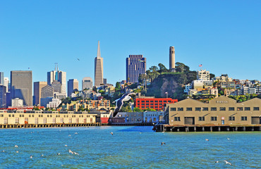 San Francisco: skyline visto dalla Baia il 7 giugno 2010. La Baia di San Francisco è un estuario...