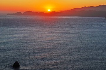 Fototapeta na wymiar California, Usa: tramonto nella Baia di San Francisco il 3 giugno 2010
