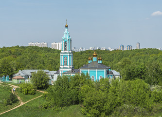 Fototapeta na wymiar Temple of Rozhdestva Presvyatoy Bogoroditsy V Krylatskom.