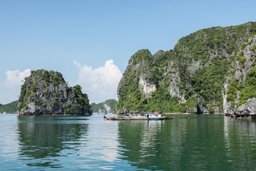 Fototapeta na wymiar Boat Trip to Ha Long
