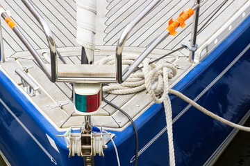 Obraz premium Thick rope on sailboat and deck of yacht