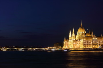 Fototapeta na wymiar Hungarian Parliament Building and Margaret Bridge