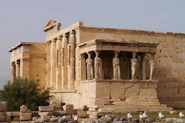 Obraz premium Caryatides of Erechtheion at Acropolis in Athens, Greece.