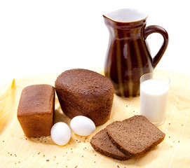 Brown bread with milk