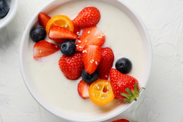 banana smothie bowl with berry