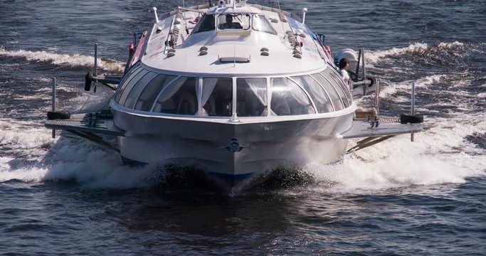 High-speed Pleasure Boat