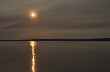 Naklejka premium Lake sunrise
