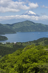 初夏の芦ノ湖と富士山