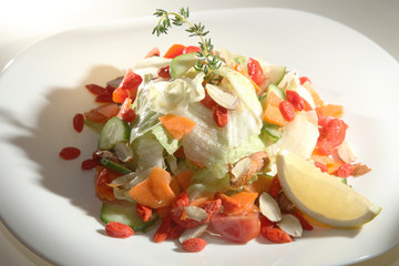 Salad with berries and nuts