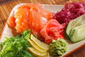 the sashimi with seaweed and lemon