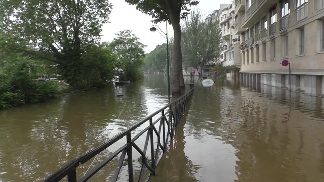 Rue inondée, crue de la Seine à Paris