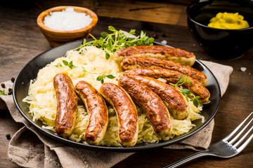 Nürnberger Bratwurst auf Sauerkraut