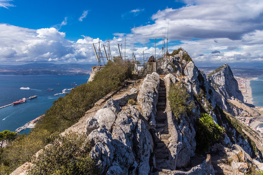 Steiler Treppenaufgang zum Gipfel vom Upper Rock auf Gibraltar