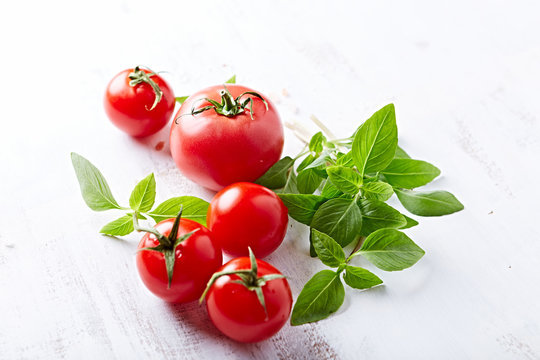 Fresh Tomatoes with Thai Basil