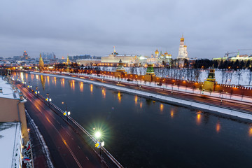 Obraz premium top view moscow River and Moscow Kremlin in winter night.