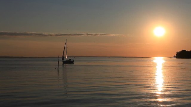 Bootfahren beim Sonnenuntergang
