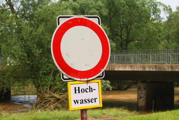 Hochwasser - Absperrschild