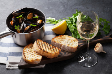Mussels and wine