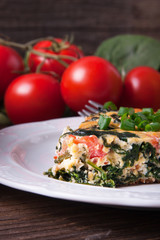 Frittata with spinach, tomatoes and cheese