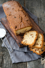 Vanilla cake with raisin
