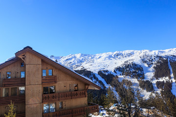 Fototapeta na wymiar Chalet on the slopes of the valley Meribel. Ski Resort Meribel. France