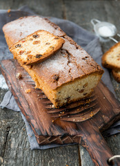 Vanilla cake with raisin
