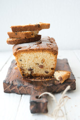 Vanilla cake with raisin
