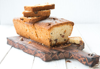 Vanilla cake with raisin
