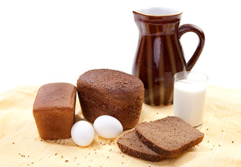 Brown bread with milk
