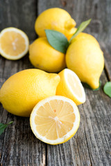 Naklejka na ściany i meble Fresh juicy lemons 