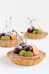 Cherry mini tarts with fruits