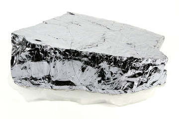 polykristallines Silizium aus Freiberg/ Sachsen isoliert auf weißem Hintergrund