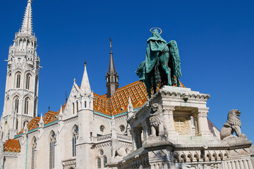 Fototapeta na wymiar The Matthias Church, the Fishermen's Bastion. Budapest, Hungary.