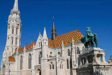 Fototapeta na wymiar The Matthias Church, the Fishermen's Bastion. Budapest, Hungary.