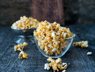 Popcorn with caramel
