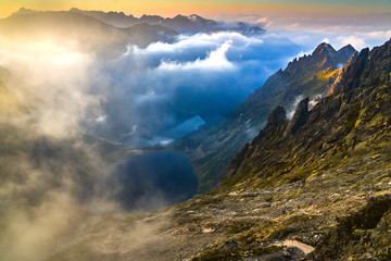 Fototapeta premium Widok z Rysów na Czarny Staw i Morskie Oko o zachodzie słońca w Tatrach