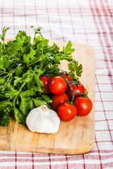 parsley tomatoes and garlic