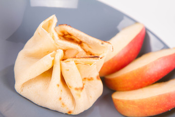 Pancake sack stuffed with braised apples decorated with apple slices
