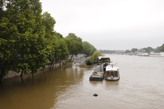 Quai de Seine inondé, crue de la Seine à Paris