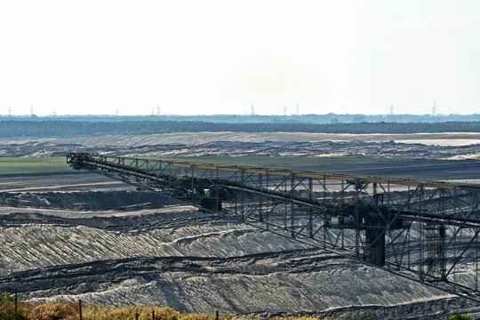 Ausleger einer F&ouml;rderbr&uuml;cke im Braunkohletagebau in der Lausitz