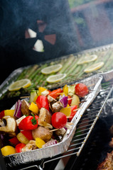 Fleisch und Gemüse vom Gril
