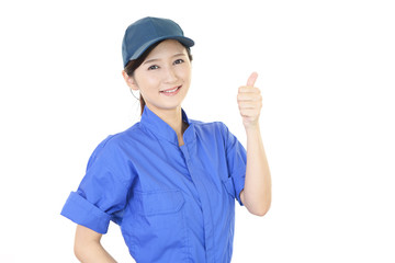 笑顔の女性作業員
