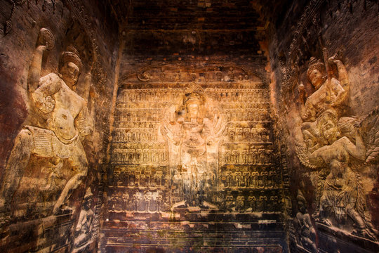 Bas-relief inside Prasat Kravan