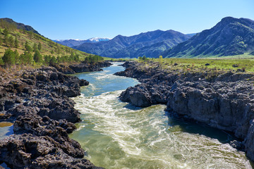 Fototapeta na wymiar Teldykpen rapids on Altai river Katun near Oroktoi, Russia