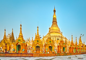 Fototapeta premium Shwedagon pagoda in Yangon. Myanmar. Panorama