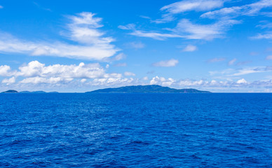 Fototapeta na wymiar Seychelles, mer, ciel et îles 