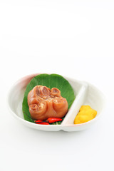 沖縄伝統料理の豚足テビチ